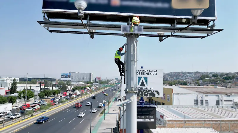 Instaladores de anuncios espectaculares_Gerardo Tavarez